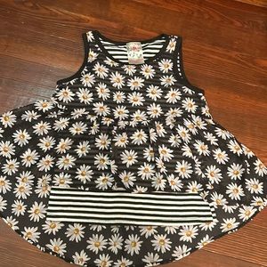 Flower tank with under top
